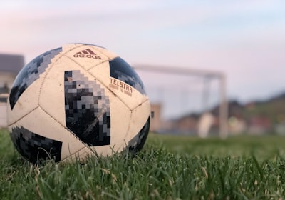 الهلالوالاهليمباشريلاكورةمواجهةأسطوريةفيعالمكرةالقدم
